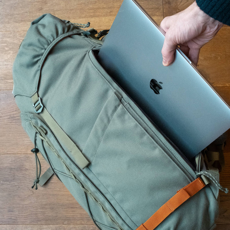 1. External Laptop Compartment