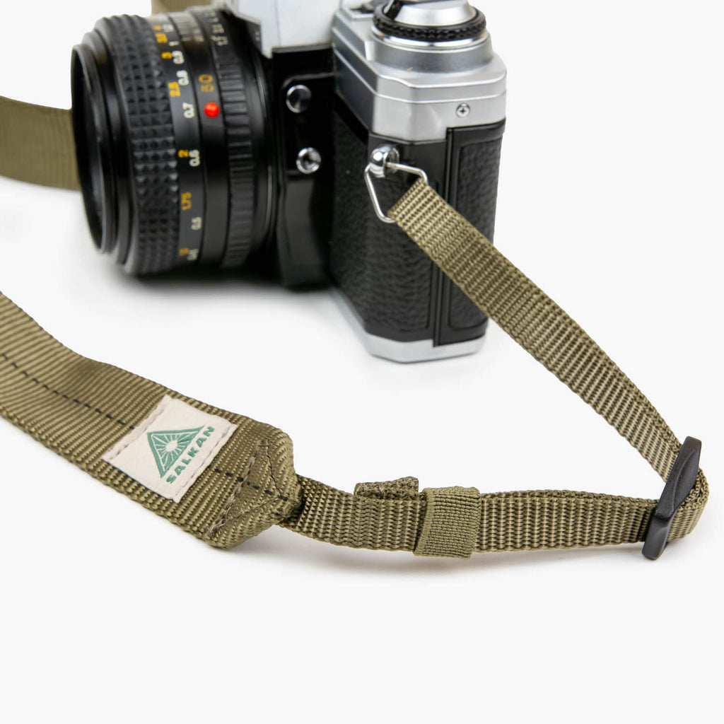 Salkan camera strap in olive green, close-up of the metal hook attached to the camera body
